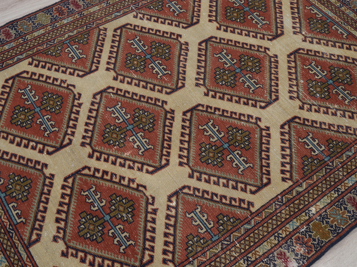 3'10" x 4'11" Oriental Persian Style Small Rug