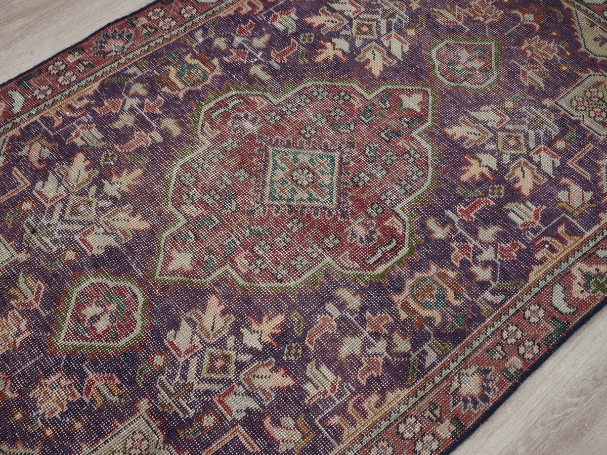 2'11" x 4'8" Oriental Persian Style Small Rug