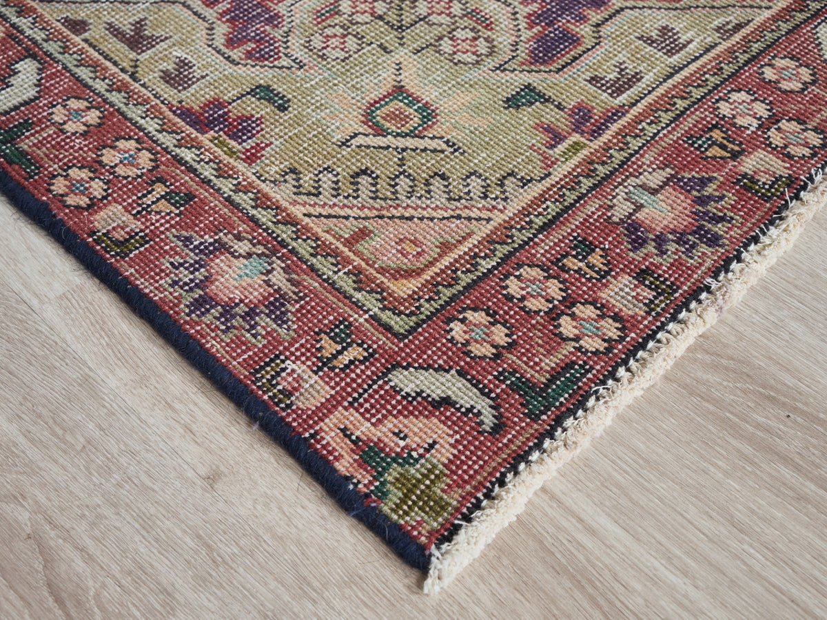 2'11" x 4'8" Oriental Persian Style Small Rug