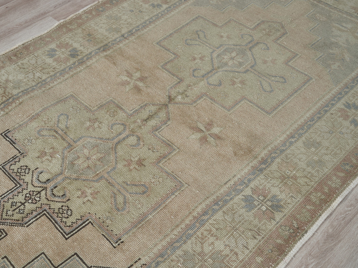 4'4" x 7'10" Neutral Vintage Turkish Rug