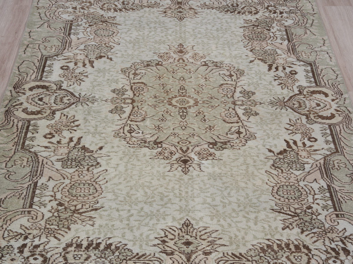 5'8" x 8'8" Neutral Vintage Turkish Rug