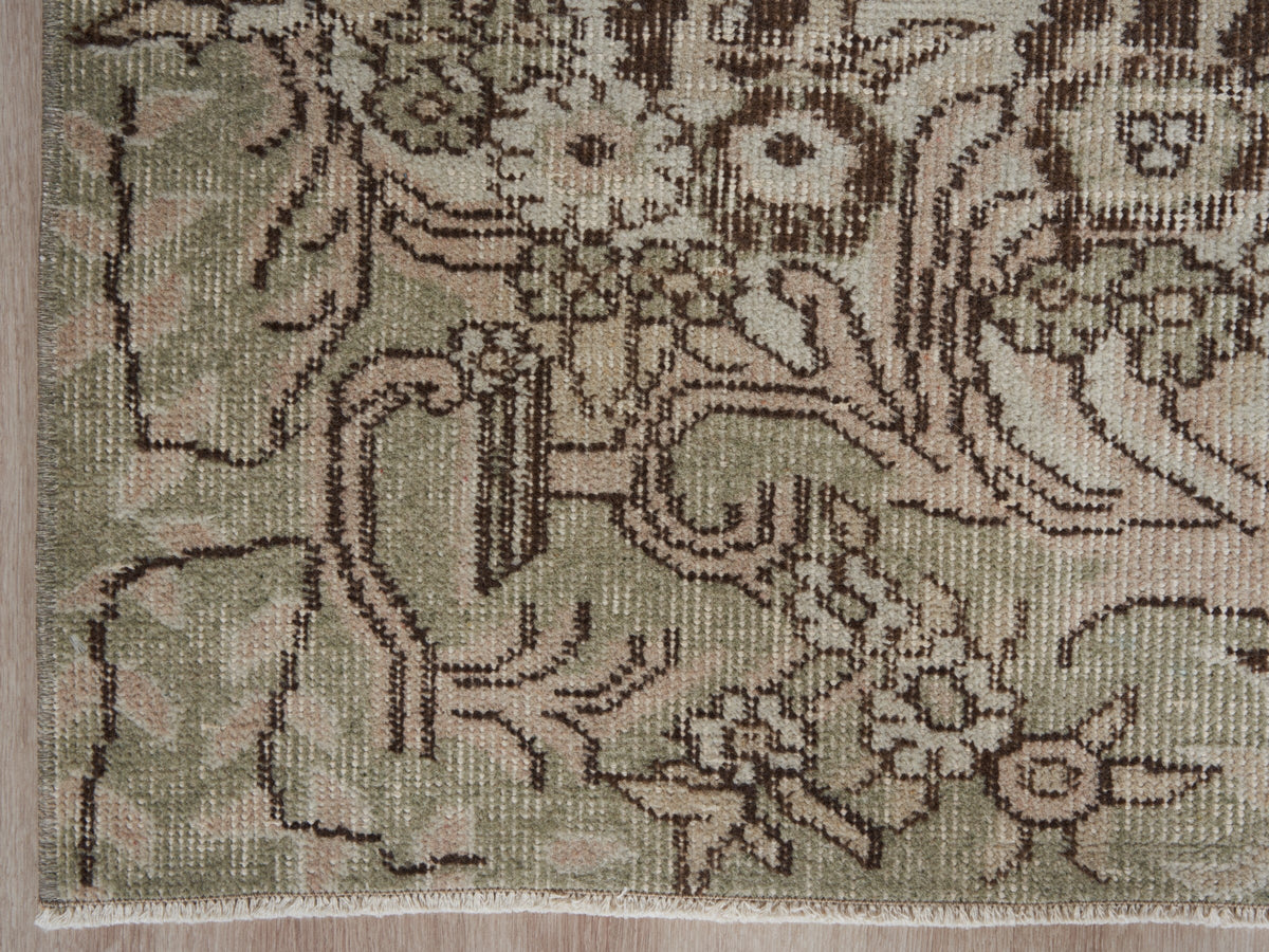 5'8" x 8'8" Neutral Vintage Turkish Rug