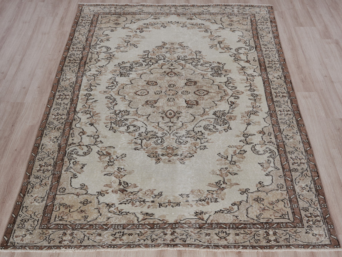 5'5" x 8'7" Neutral Hanwoven Turkish Rug