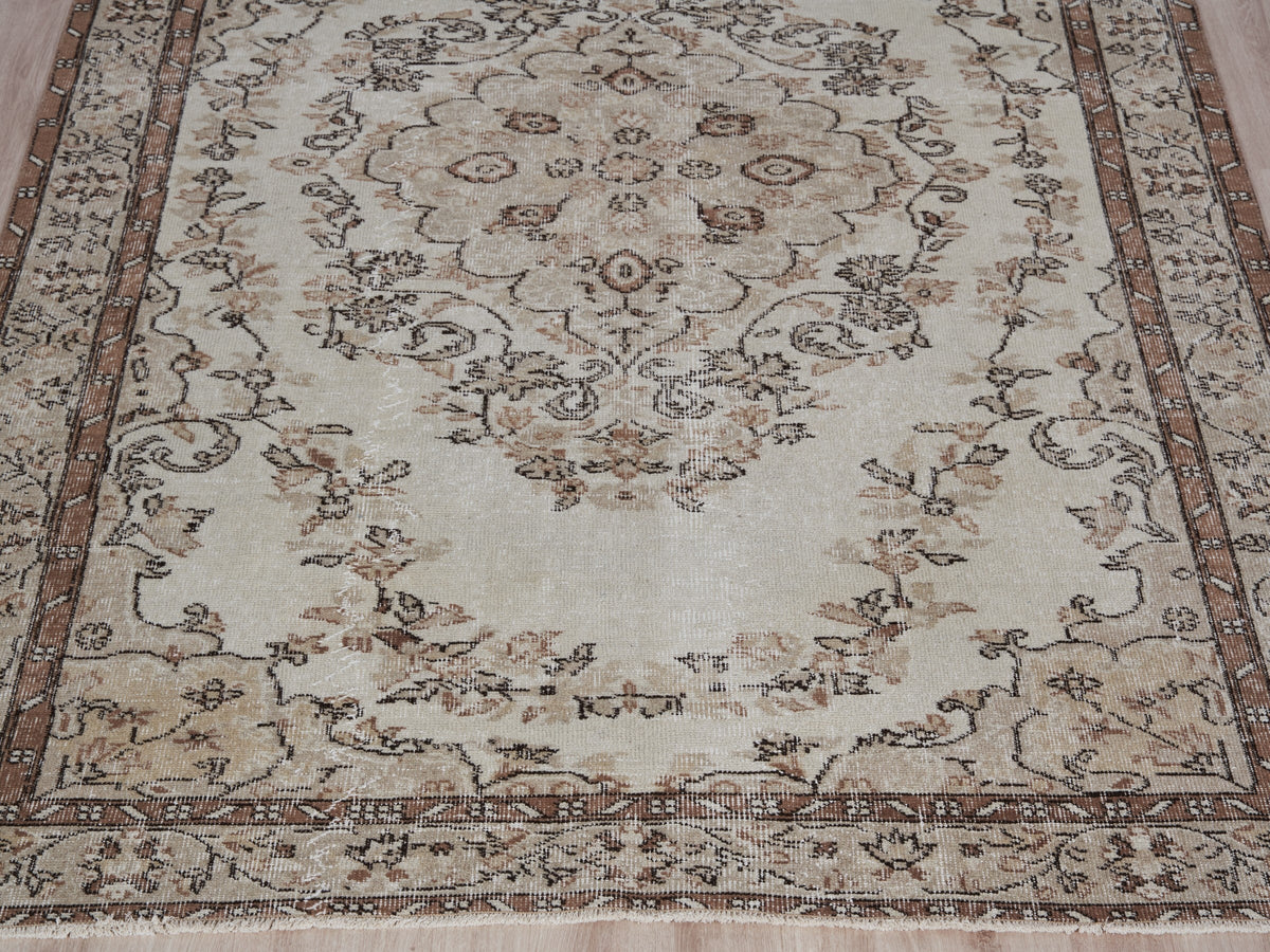 5'5" x 8'7" Neutral Hanwoven Turkish Rug