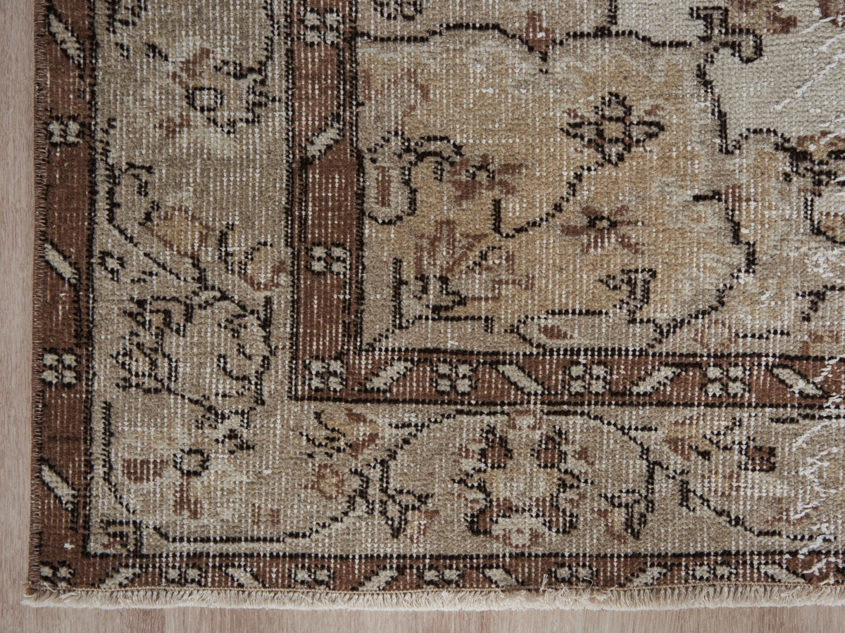 5'5" x 8'7" Neutral Hanwoven Turkish Rug