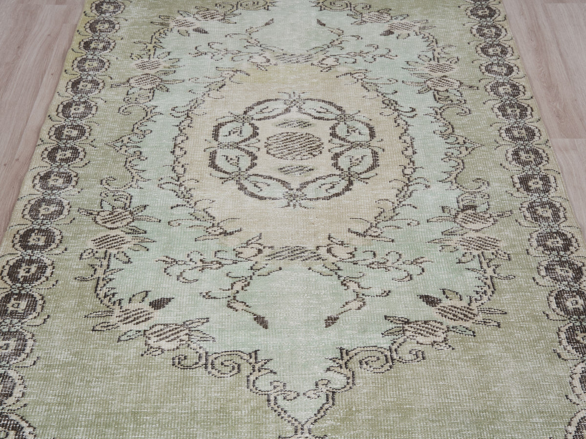 5'1" x 9'2" Green Vintage Turkish Hand-Knotted Rug