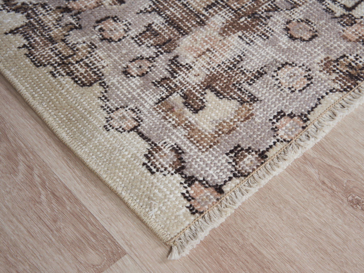 5'8" x 9'5" Neutral Vintage Handmade Rug