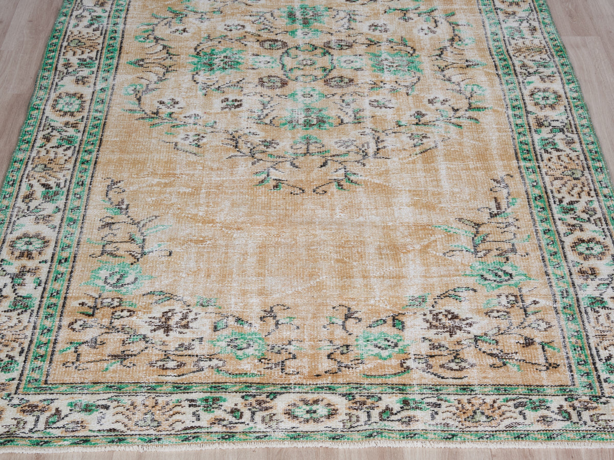 5'7" x 9'7" Handmade Vintage Turkish Area Rug