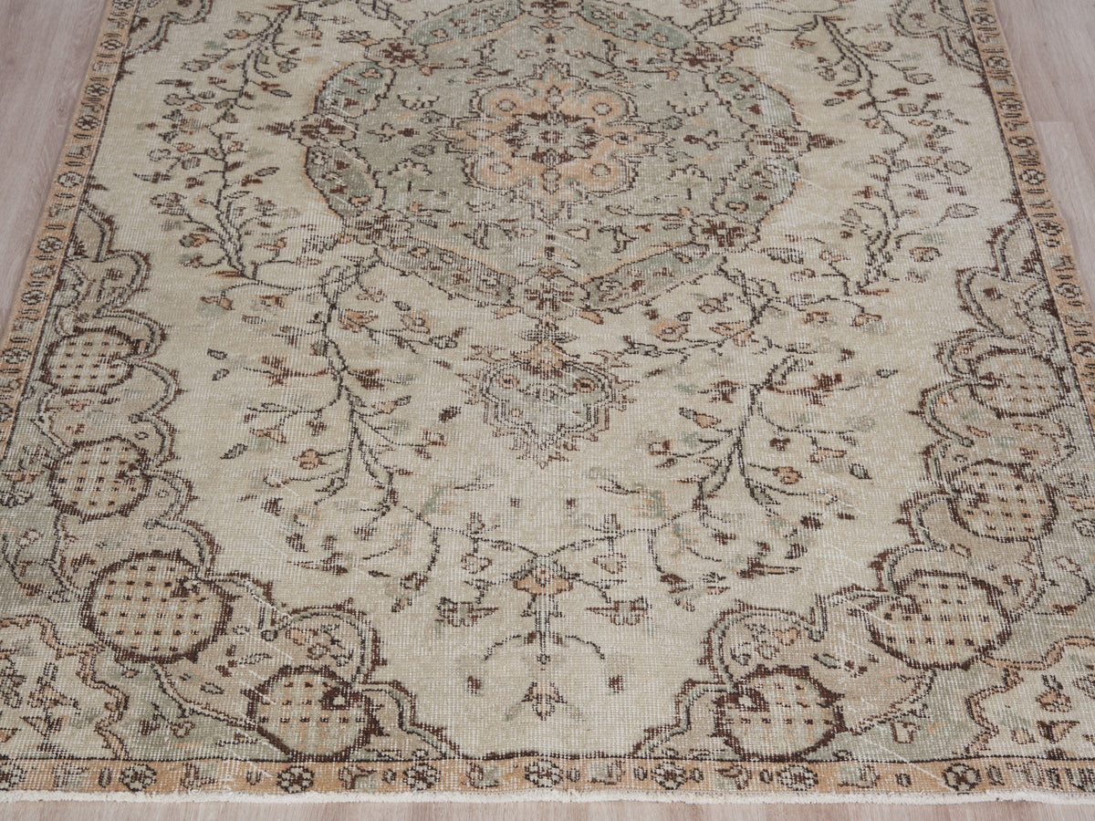 4'10" x 8'5" Vintage Neutral Handmade Turkish Rug