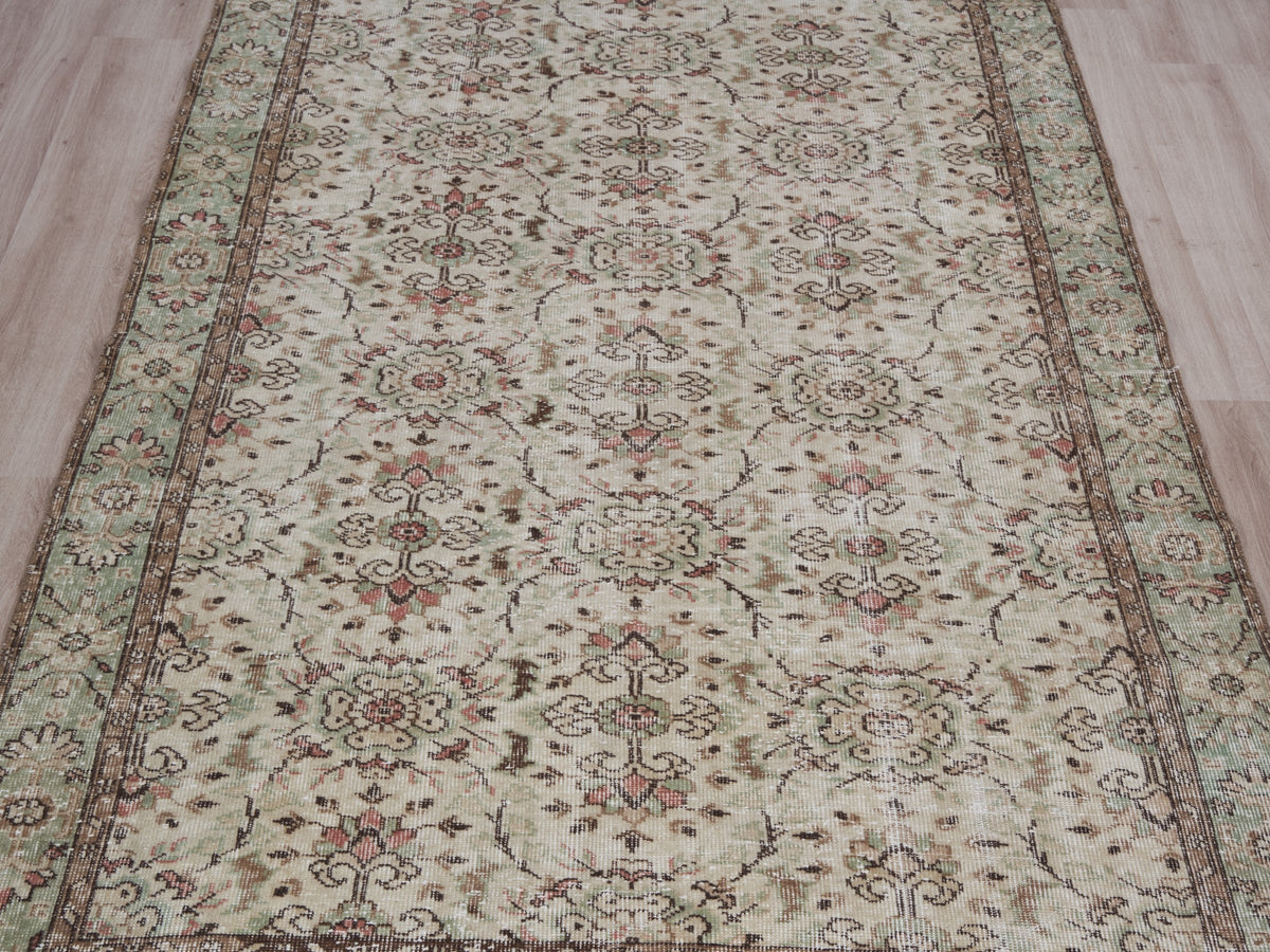 5'3" x 9' Neutral Vintage Hand-Knotted Scatter Rug