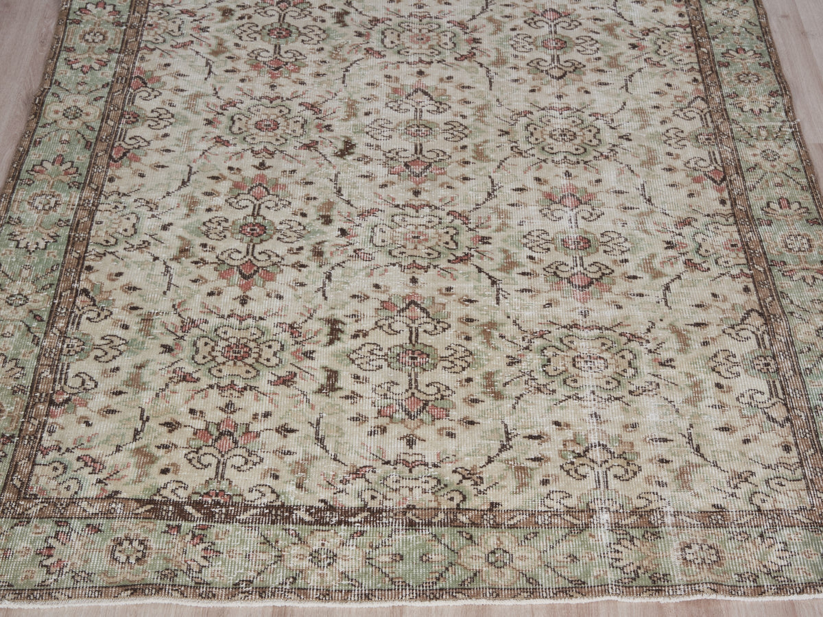 5'3" x 9' Neutral Vintage Hand-Knotted Scatter Rug