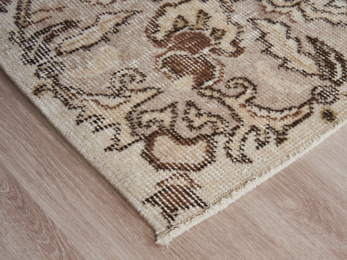 5'4" x 9' Beige Handwoven Vintage Area Rug