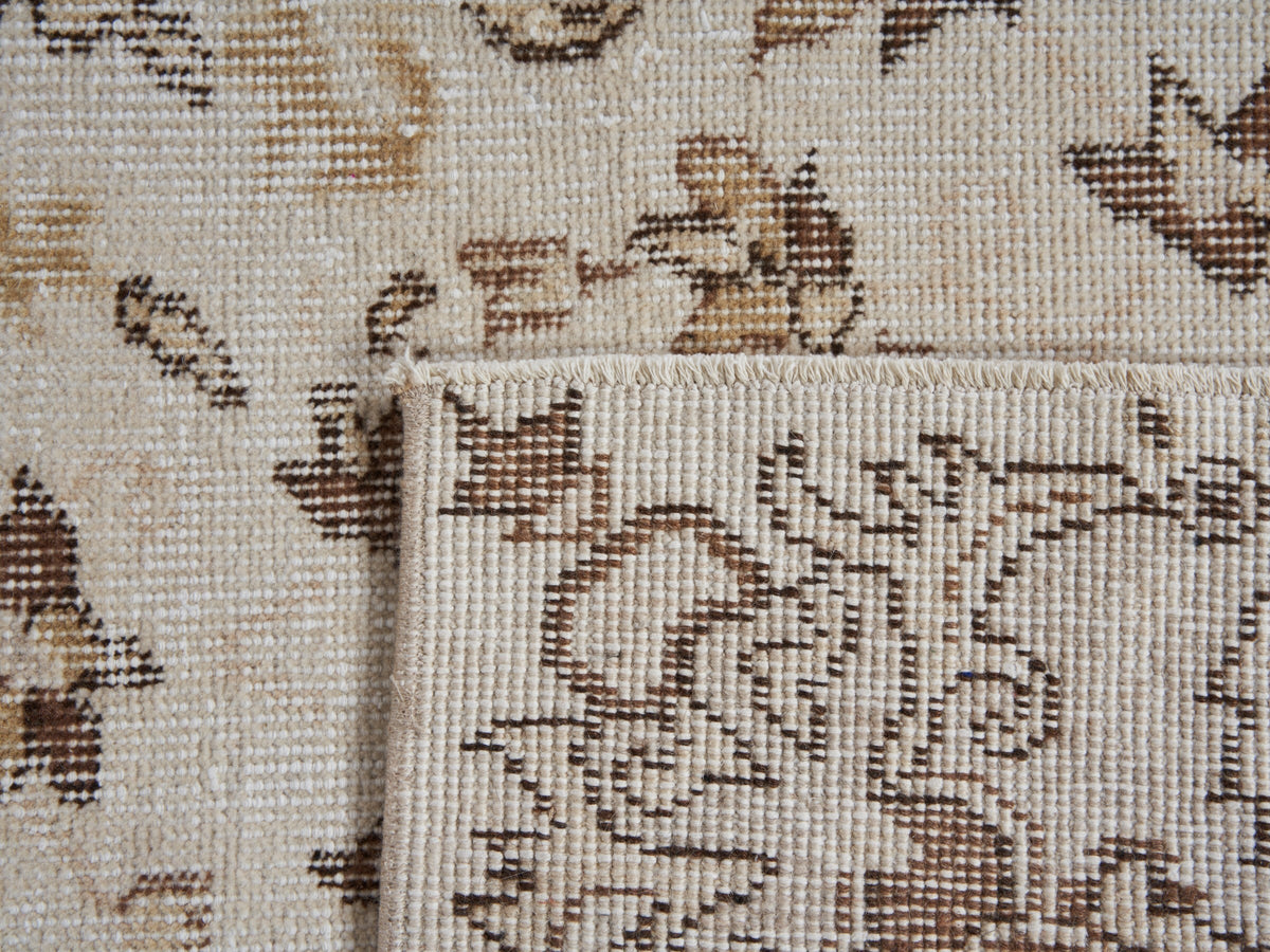 5'4" x 9' Beige Handwoven Vintage Area Rug