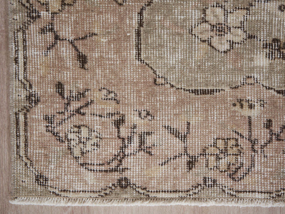 5'5" x 8'9" Neutral Hand-Knotted Vintage Area Rug