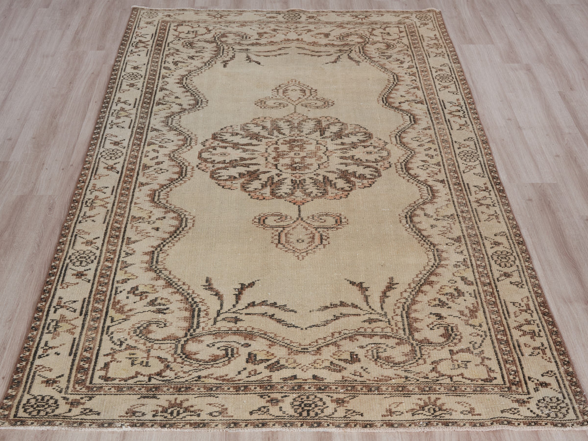 5'5" x 9'2" Neutral Vintage Hand-Knotted Rug