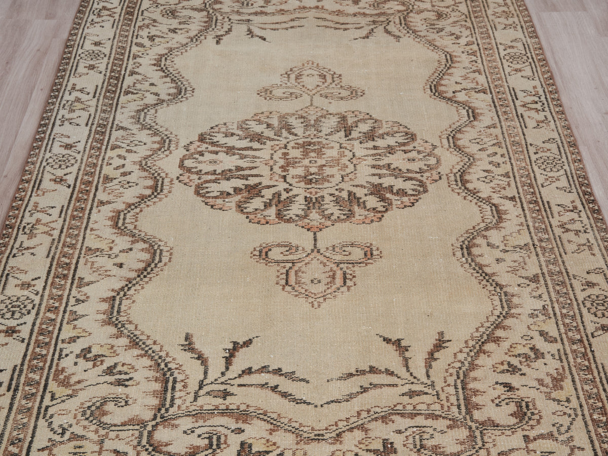 5'5" x 9'2" Neutral Vintage Hand-Knotted Rug