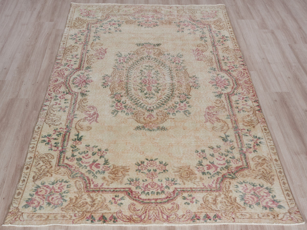 5'1" x 8'11" Beige Neutral Vintage Turkish Hand-Knotted Rug