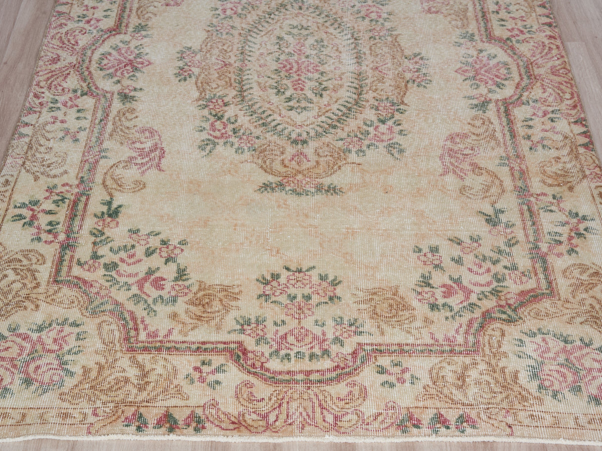 5'1" x 8'11" Beige Neutral Vintage Turkish Hand-Knotted Rug