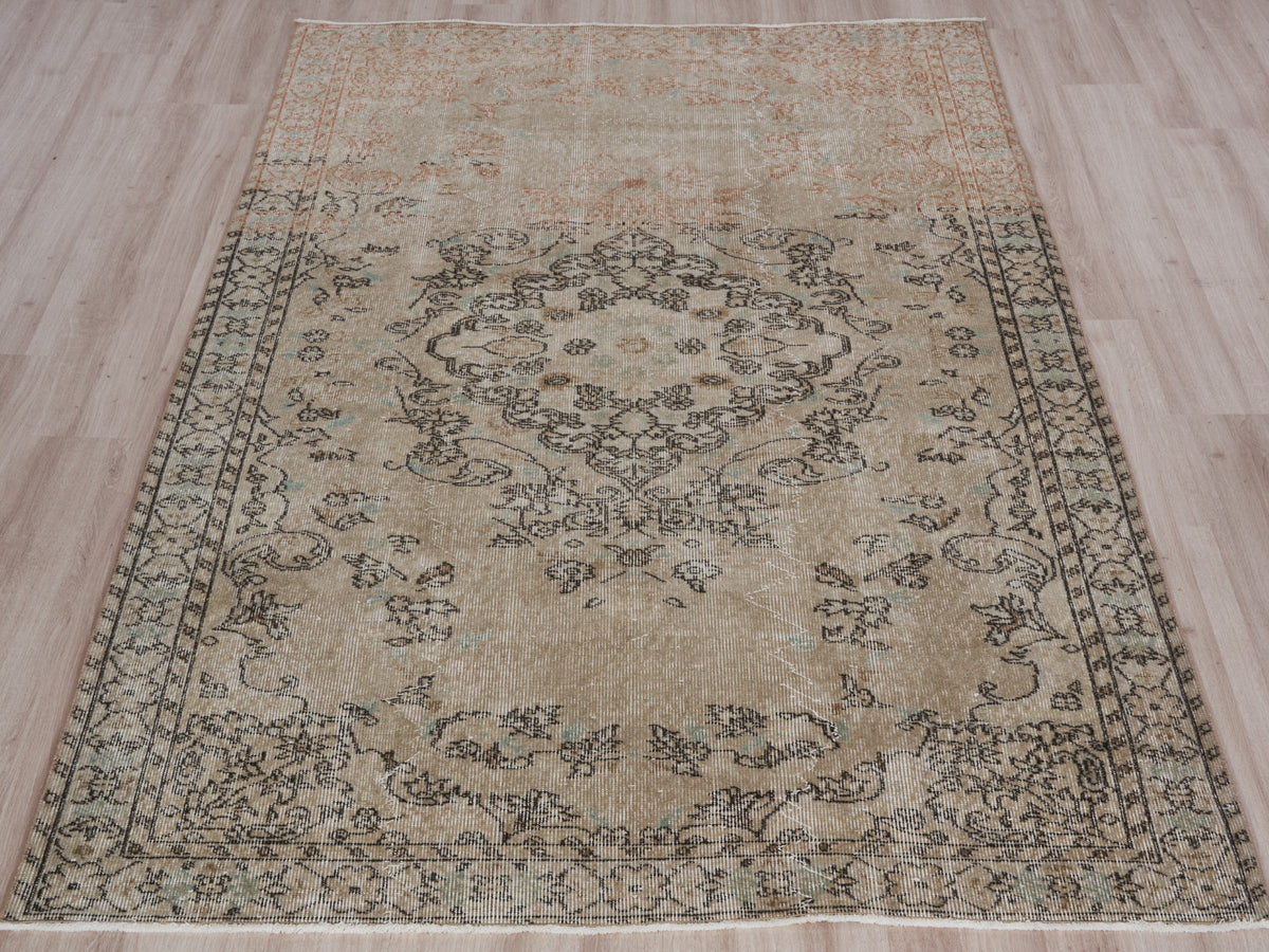 5'3" x 8'6" Neutral Vintage Turkish Rug