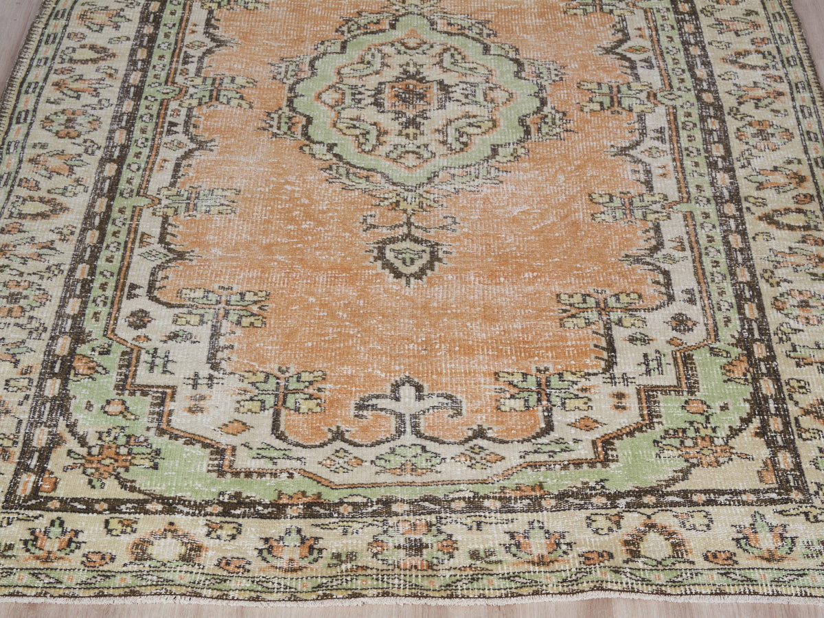 5'10" x 8'11" Vintage Turkish Area Rug