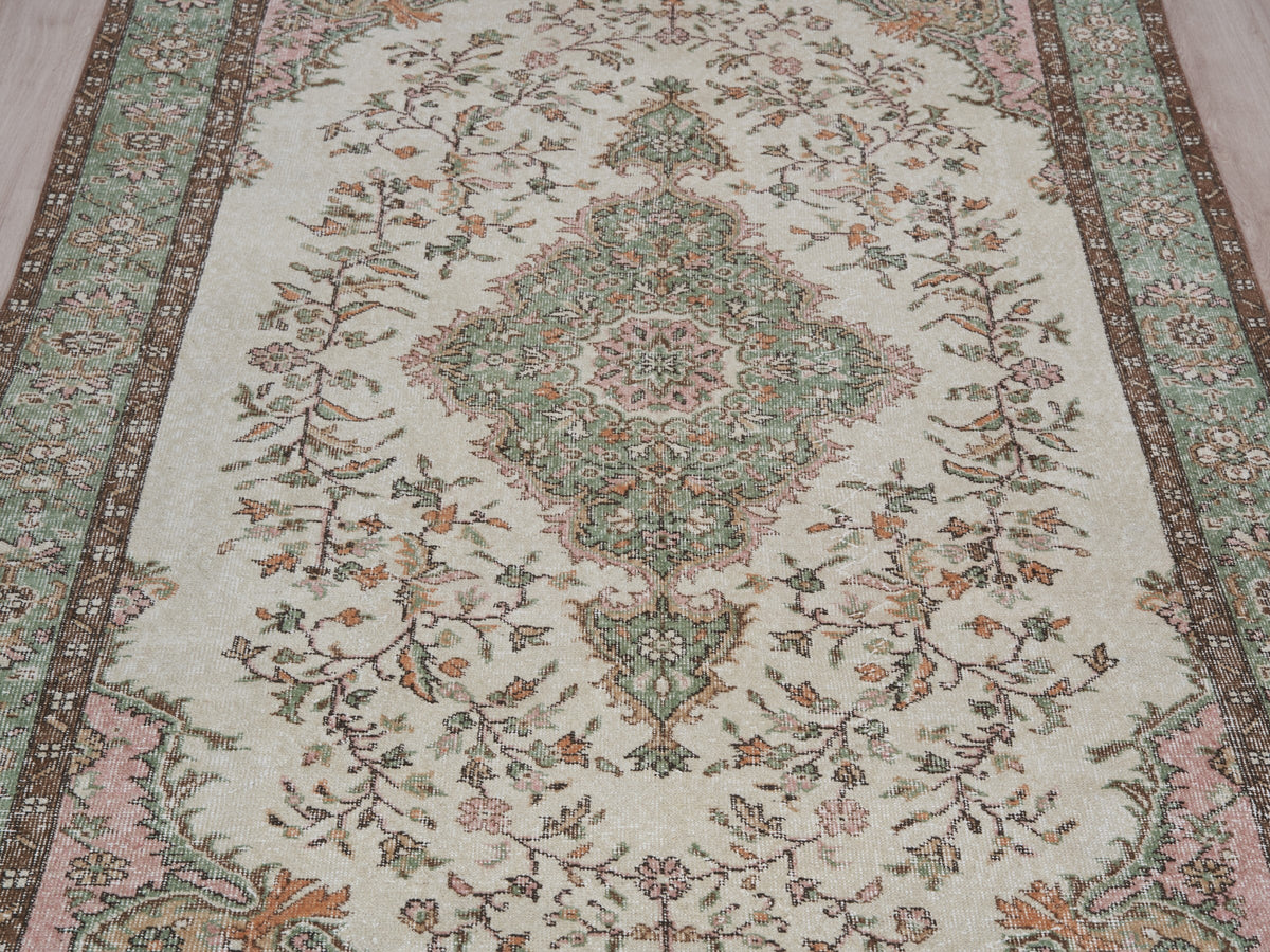 5'7" x 9'3" Handwoven Green Beige Vintage Area Rug