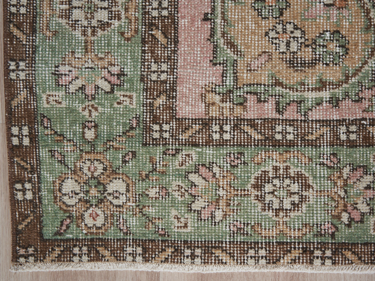 5'7" x 9'3" Handwoven Green Beige Vintage Area Rug