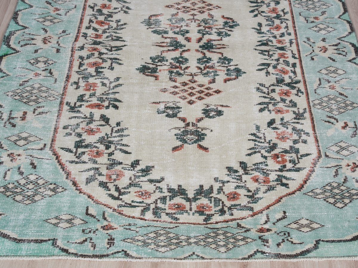 5'3" x 8'3" Beige Blue Vintage Turkish Rug