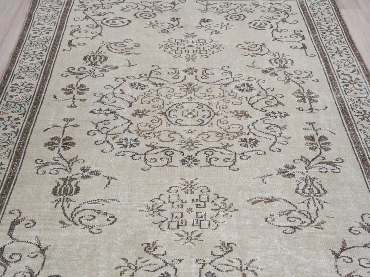 6'10" x 10'9" Hand-Knotted Vintage Turkish Large Rug