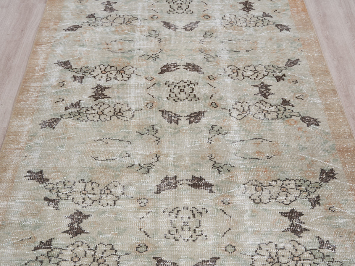 5'1" x 9'2" Neutral Vintage Turkish Rug