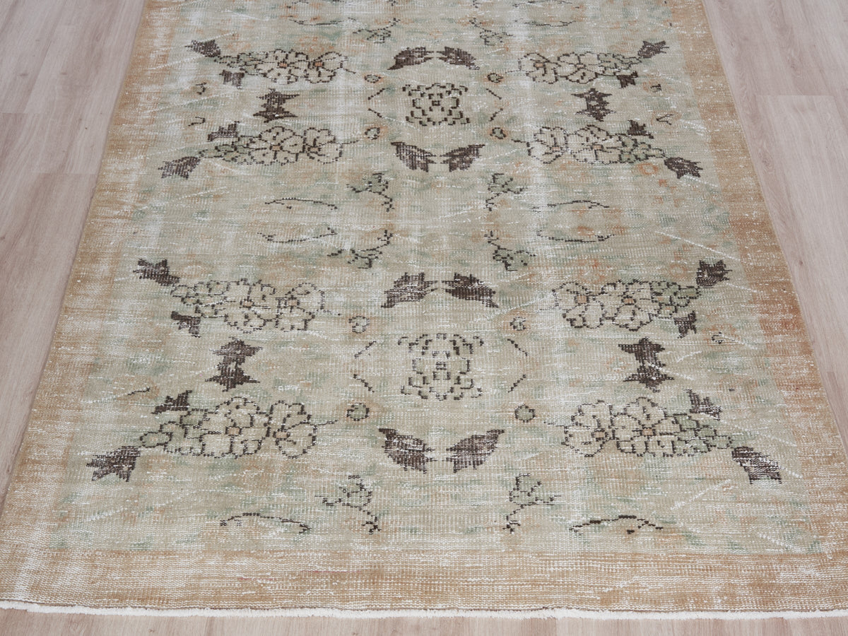 5'1" x 9'2" Neutral Vintage Turkish Rug