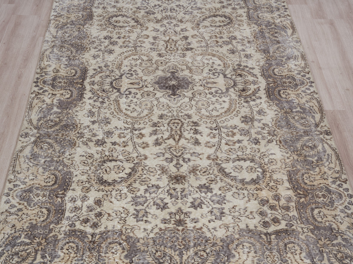 5'1" x 9'1" Beige Brown Vintage Turkish Area Rug