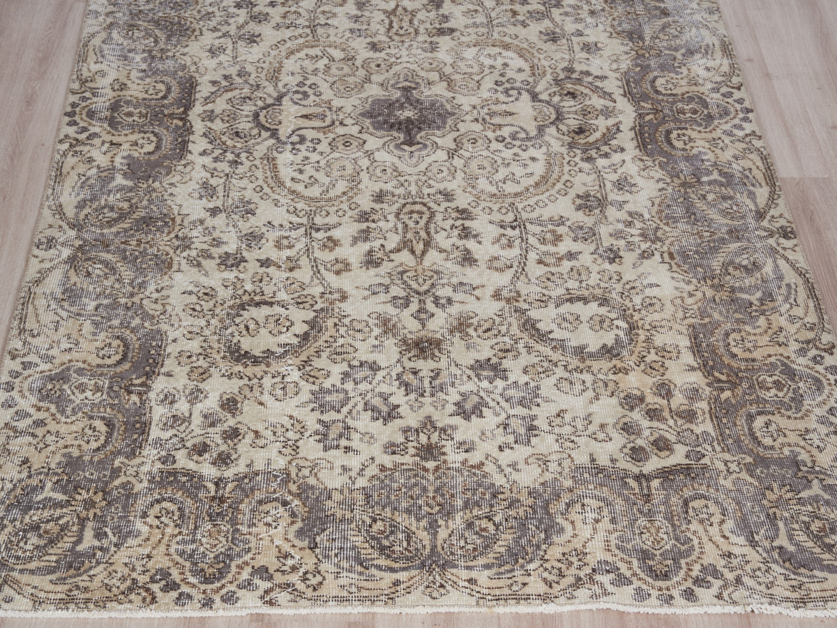 5'1" x 9'1" Beige Brown Vintage Turkish Area Rug