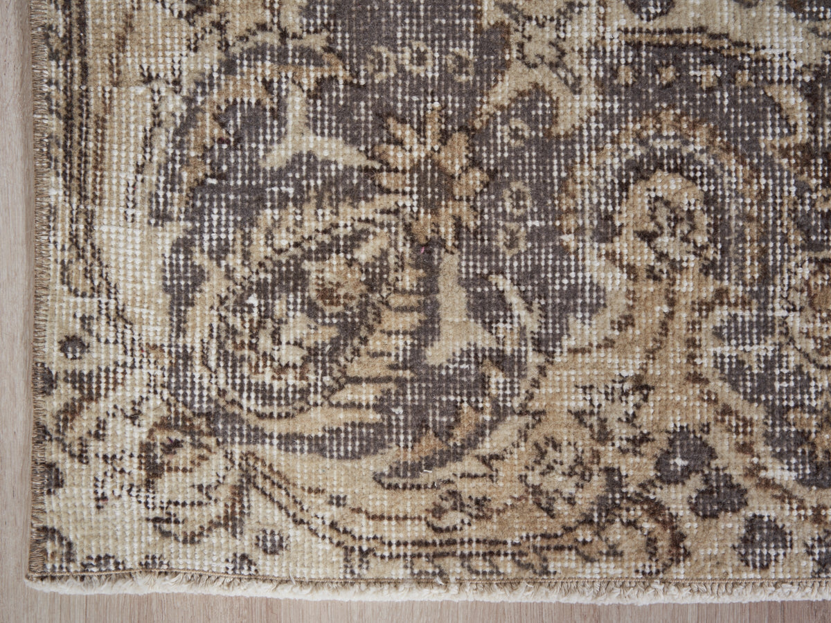 5'1" x 9'1" Beige Brown Vintage Turkish Area Rug