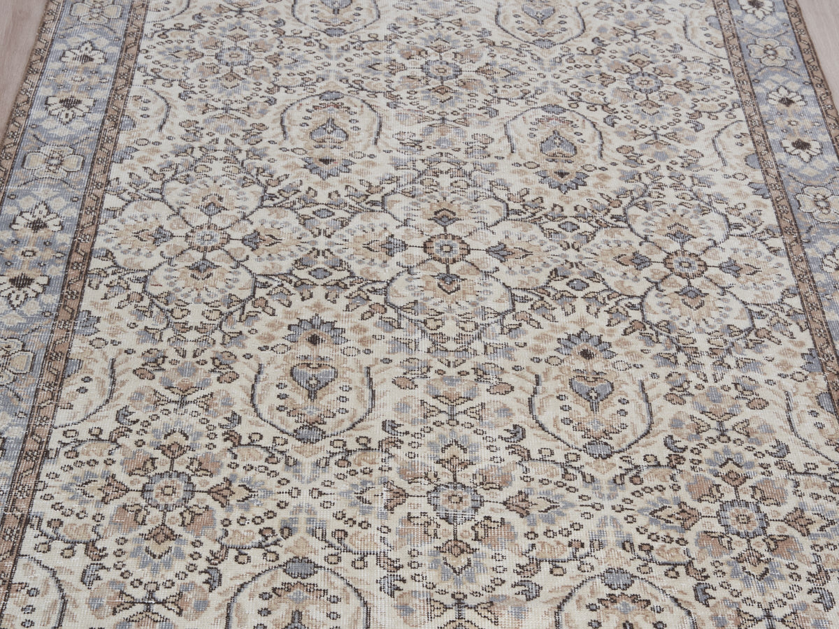 5'5" x 9'3" Neutral Vintage Hand-Knotted Rug