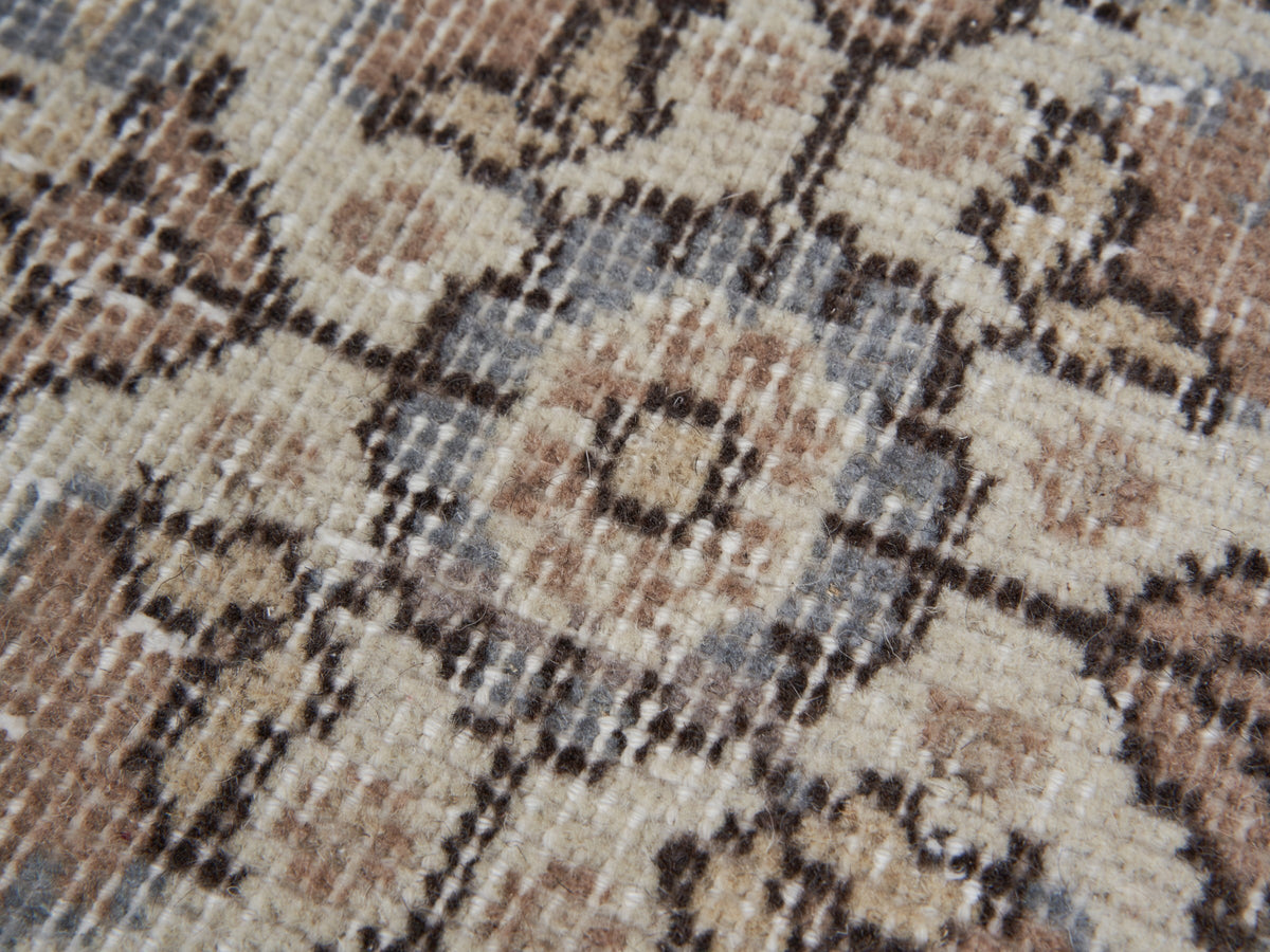 5'5" x 9'3" Neutral Vintage Hand-Knotted Rug