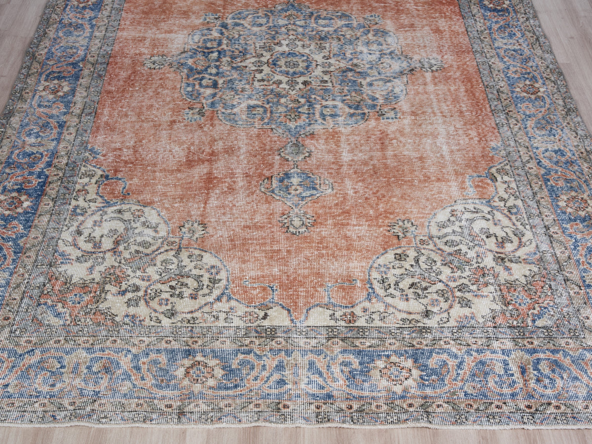 7'1" x 10'11" Hand-Knotted Vintage Large Rug