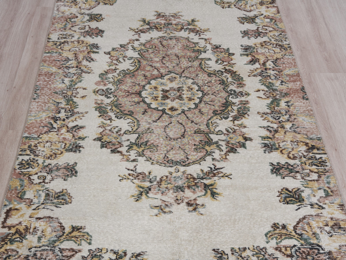 4'6" x 9'2" Neutral Vintage Turkish Rug