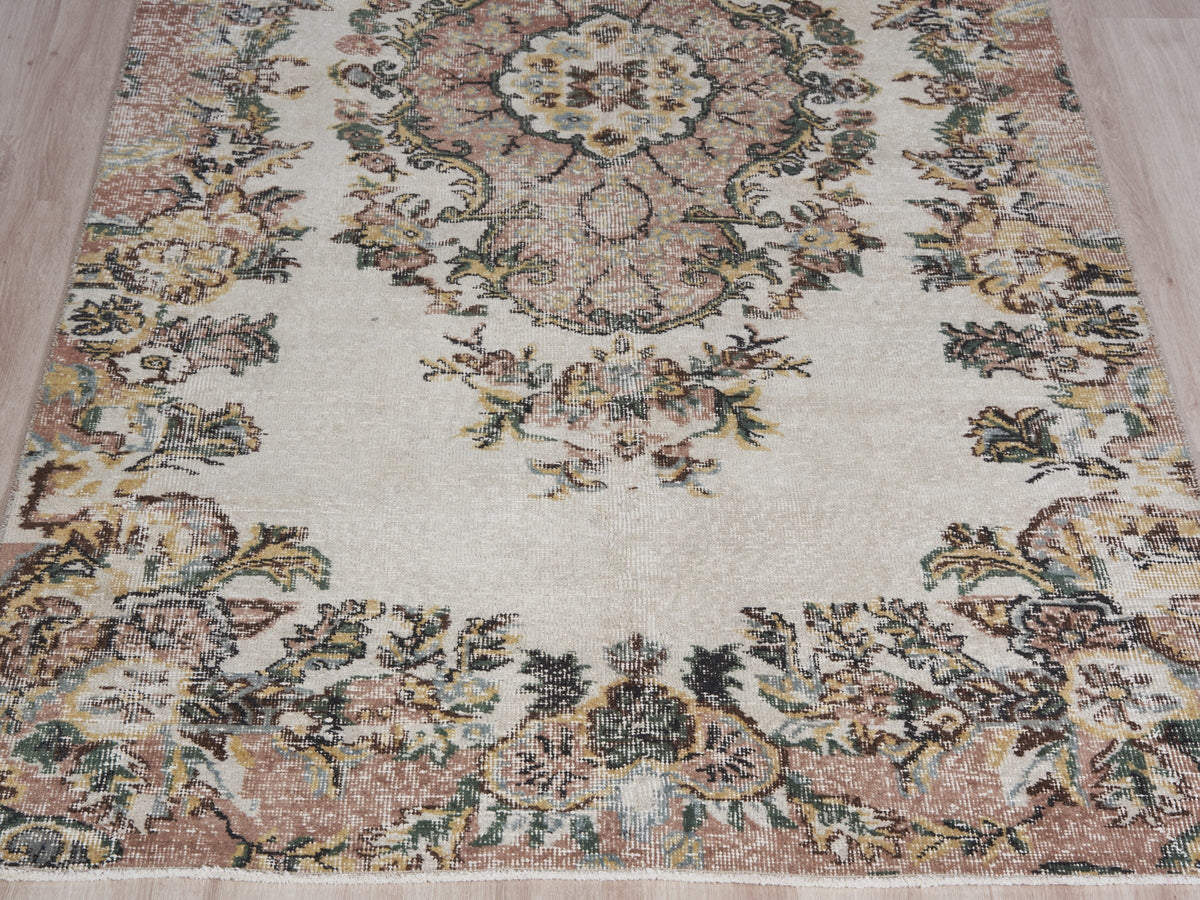 4'6" x 9'2" Neutral Vintage Turkish Rug