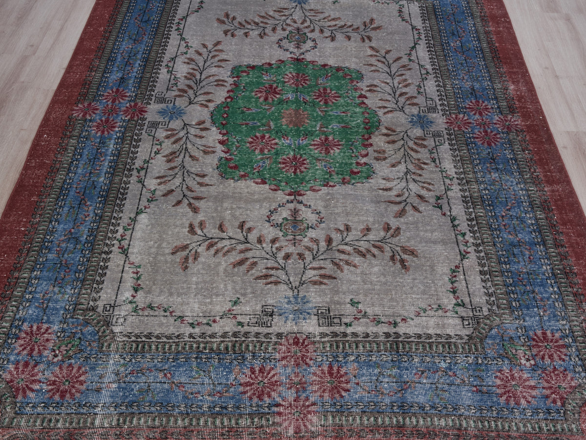 6'8" x 10'5" Vintge Turkish Area Rug