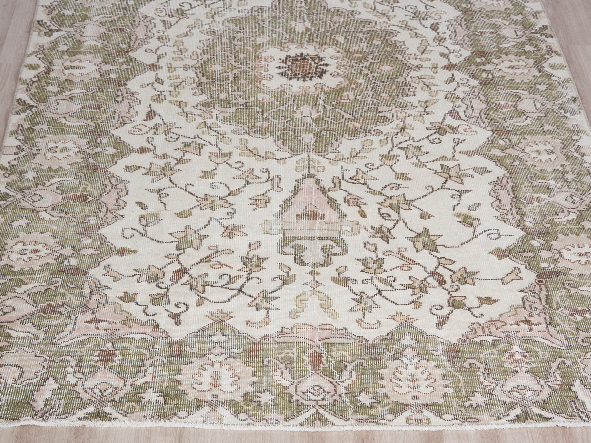 5'6" x 8'11" Green Beige Vintage Handmade Area Rug