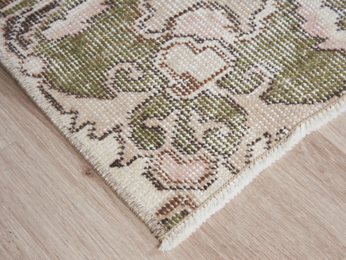 5'6" x 8'11" Green Beige Vintage Handmade Area Rug