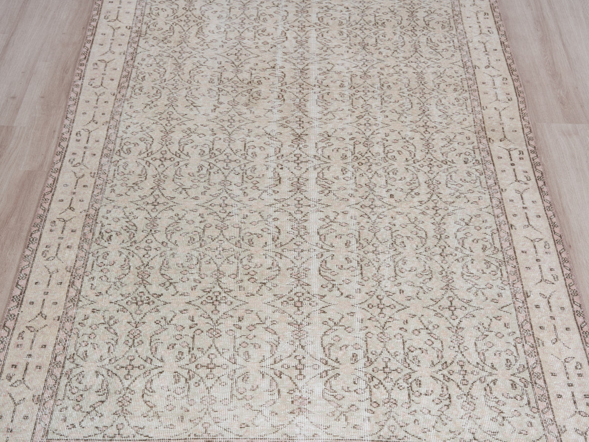 5'4" x 9'3" Neutral Vintage Turkish Handmade Rug