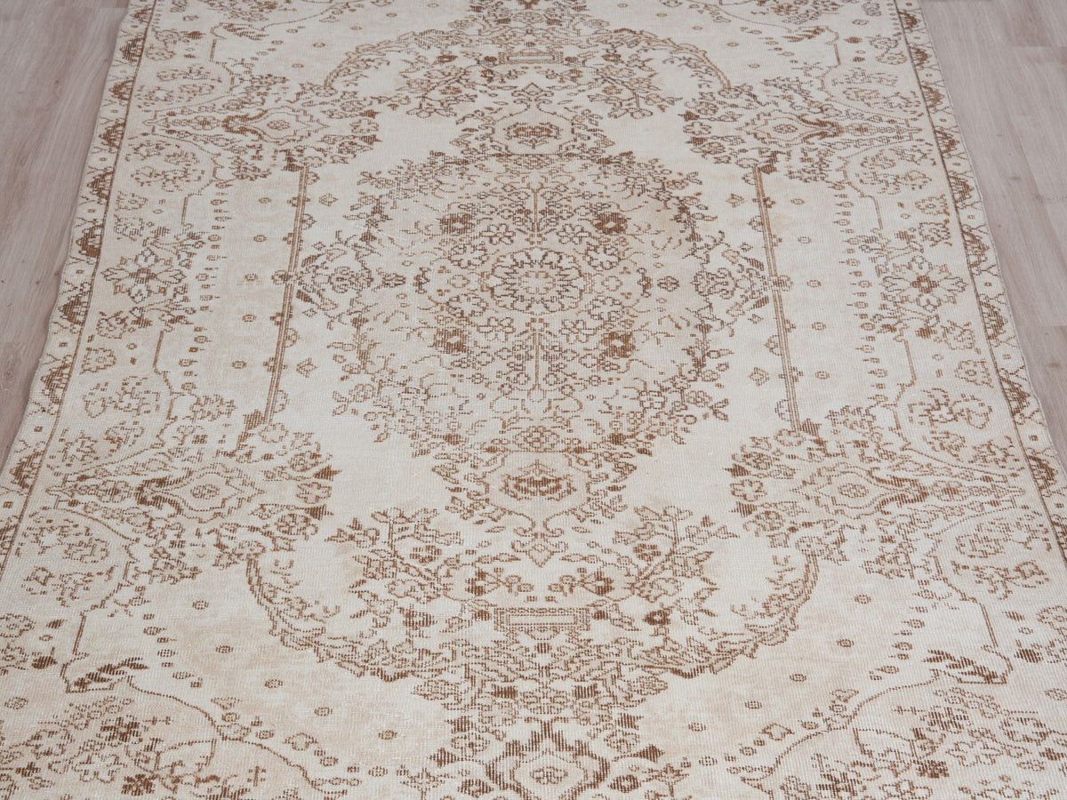 5'7" x 9'4" Beige Vintage Hand-Knotted Area Rug