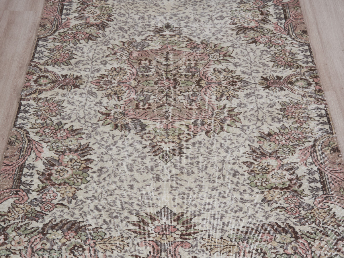 4'9" x 8'2" Neutral Vintage Hand-Knotted Rug