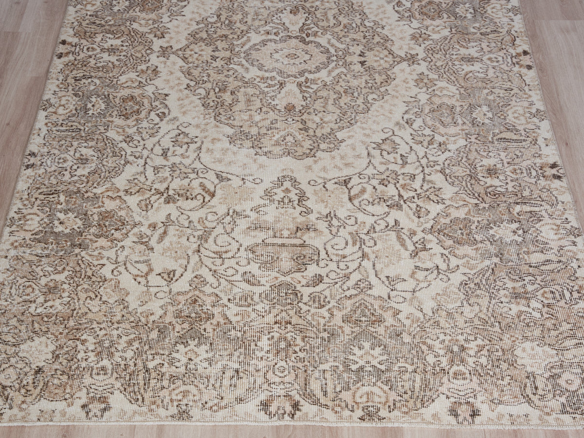 5'3" x 9'5" Beige Vintage Turkish Area Rug