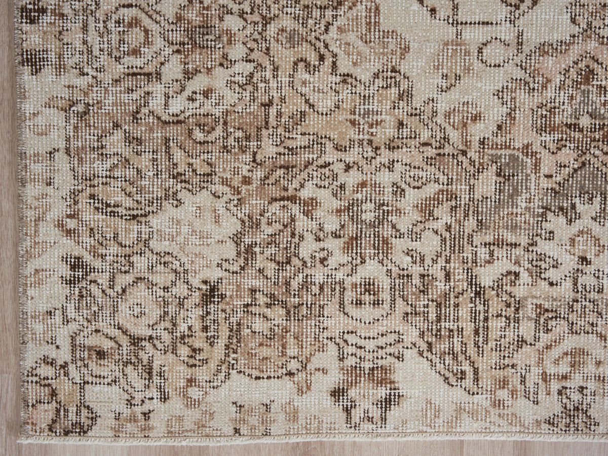 5'3" x 9'5" Beige Vintage Turkish Area Rug