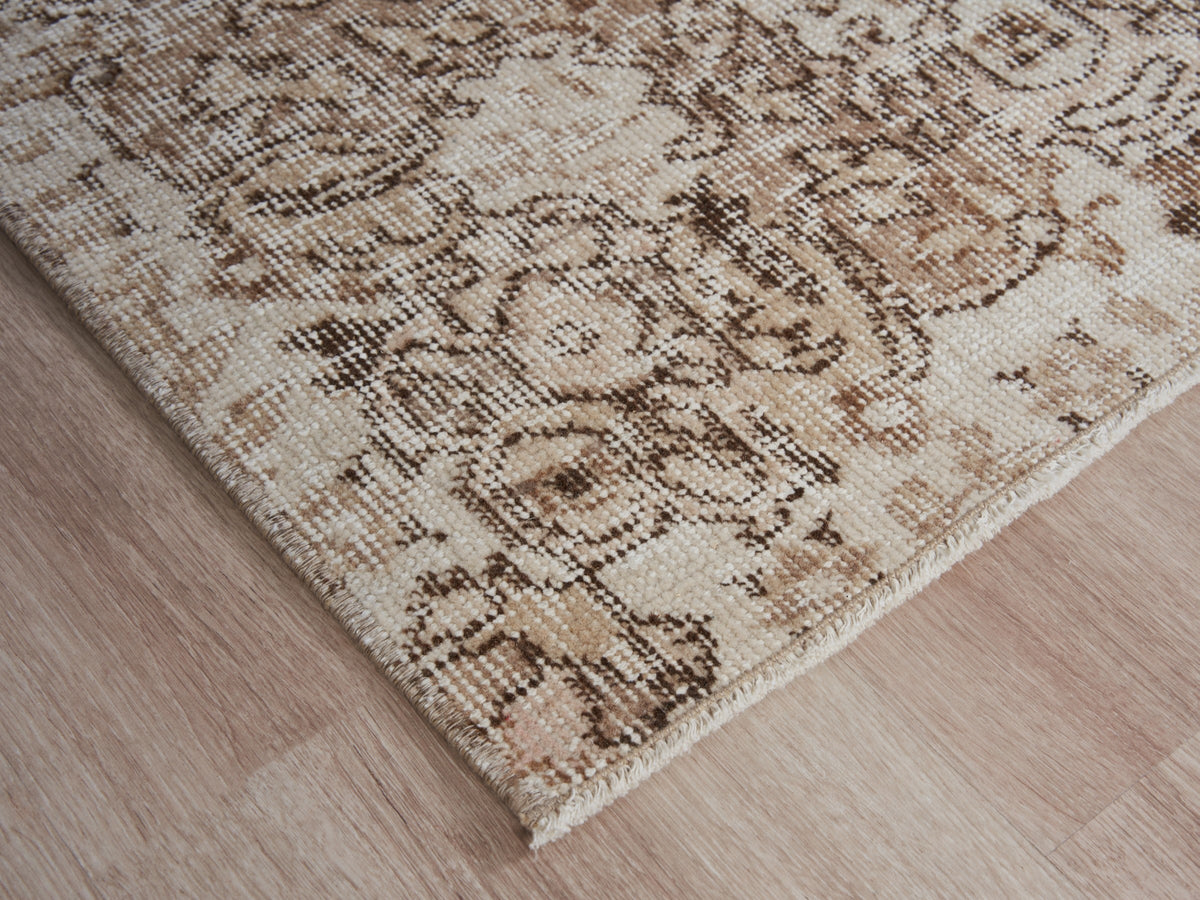 5'3" x 9'5" Beige Vintage Turkish Area Rug