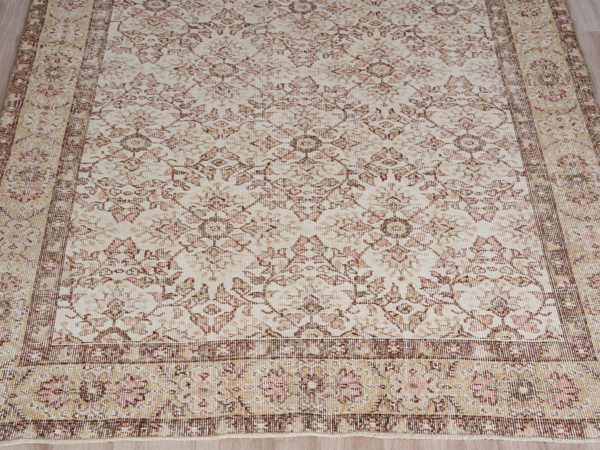 6'4" x 9'11" Beige Vintage Hand-Knotted Large Rug