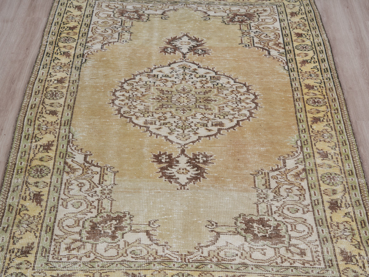 5'2" x 7'9" Vintage Neutral Handmade Scatter Rug