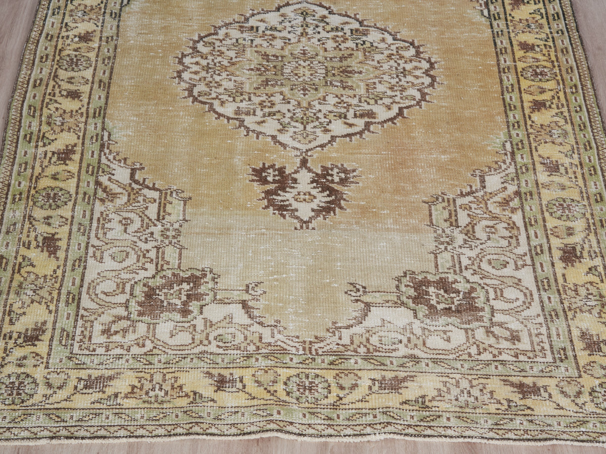 5'2" x 7'9" Vintage Neutral Handmade Scatter Rug